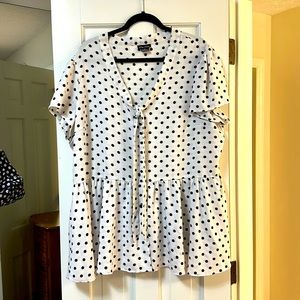 City Chic blouse size XL (size 22w US)